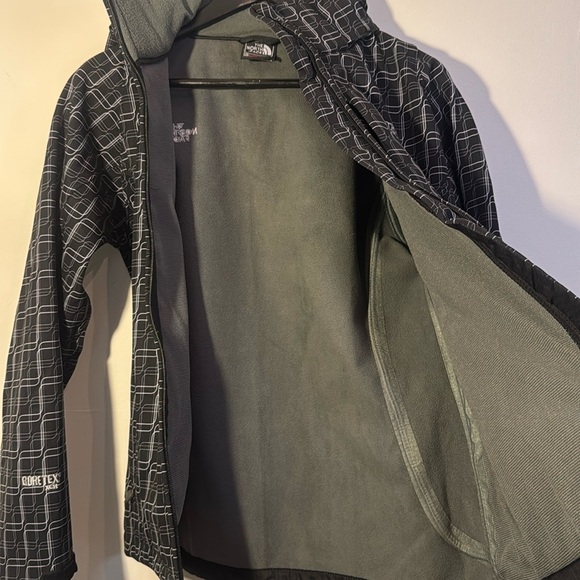 THE NORTH FACE WOMENS GORETEX JACKET BLACK & WHITE SIZE M EUC - Picture 4 of 10